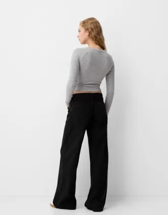 2-pack of long sleeve V-neck T-shirts