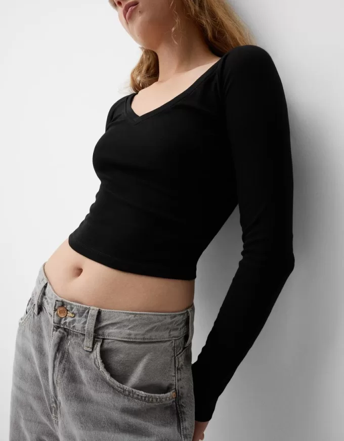 2-pack of long sleeve V-neck T-shirts