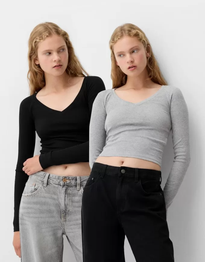 2-pack of long sleeve V-neck T-shirts