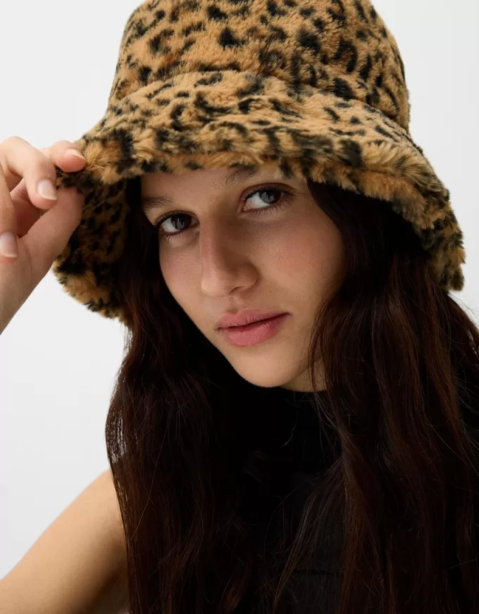 Animal print faux fur bucket hat Animal print faux fur bucket hat