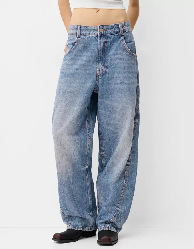 Baggy jeans with seam details