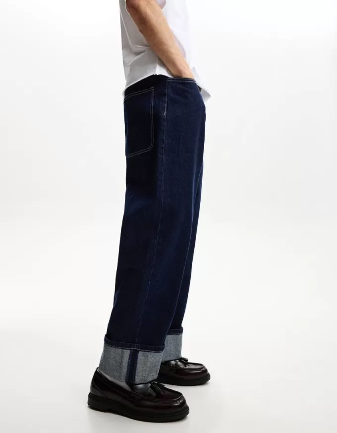 Baggy jeans with turn-up hems Baggy jeans with turn-up hems
