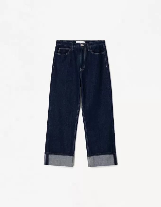 Baggy jeans with turn-up hems Baggy jeans with turn-up hems