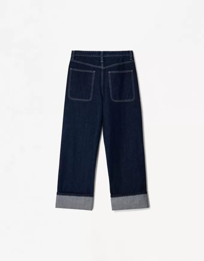 Baggy jeans with turn-up hems Baggy jeans with turn-up hems
