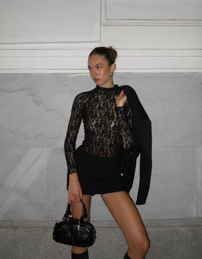 Blonde lace high neck long sleeve T-shirt Blonde lace high neck long sleeve T-shirt