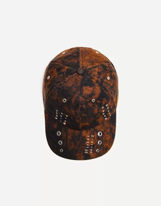 Cap with eyelets Cap with eyelets