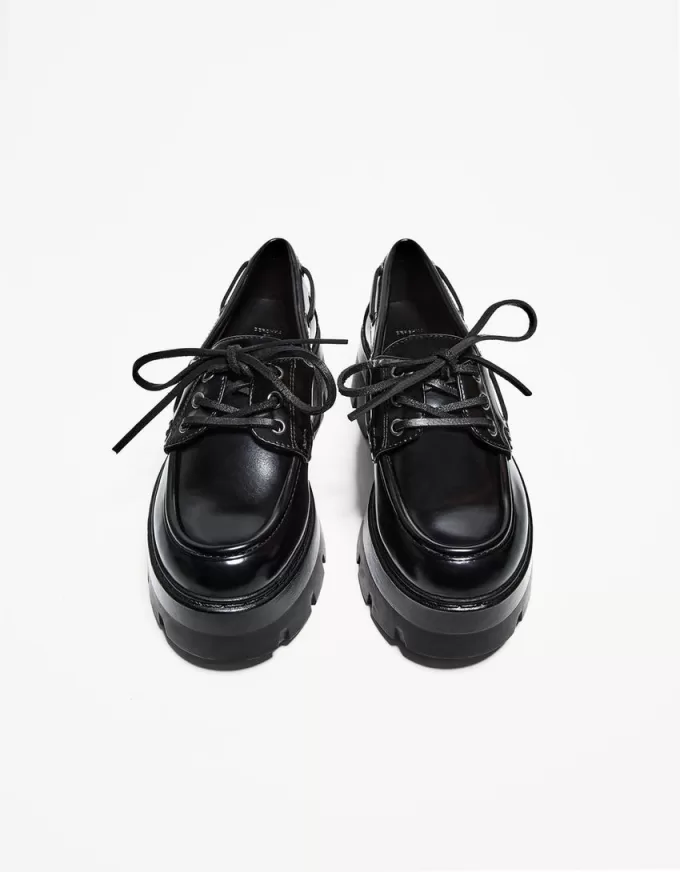 Chunky sole deck shoes