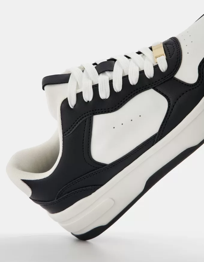 Contrast sneakers