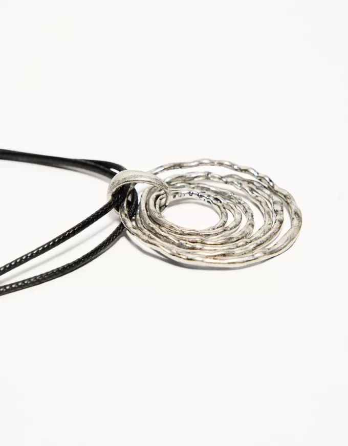 Cord necklace with pendant
