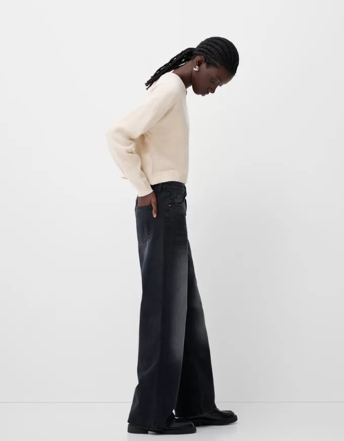 Cropped V-neck sweater Cropped V-neck sweater