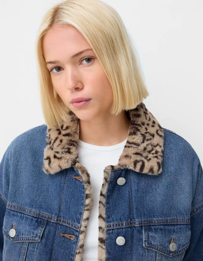 Denim jacket with animal print faux fur collar Denim jacket with animal print faux fur collar