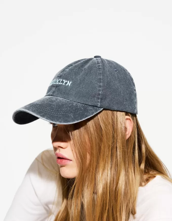 Embroidered cap Embroidered cap