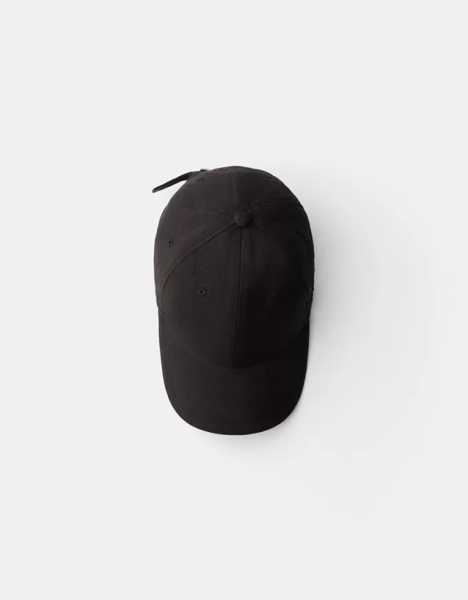 Embroidered cap Embroidered cap