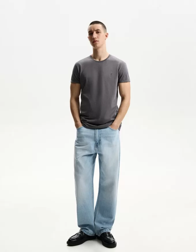 Embroidered short sleeve roll-up T-shirt Embroidered short sleeve roll-up T-shirt