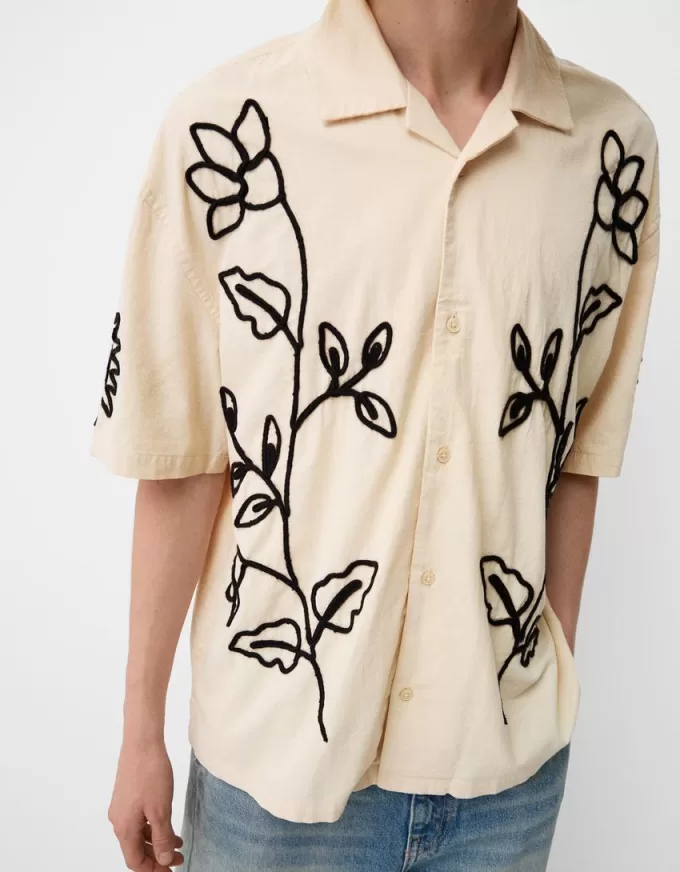 Embroidered short sleeve shirt Embroidered short sleeve shirt