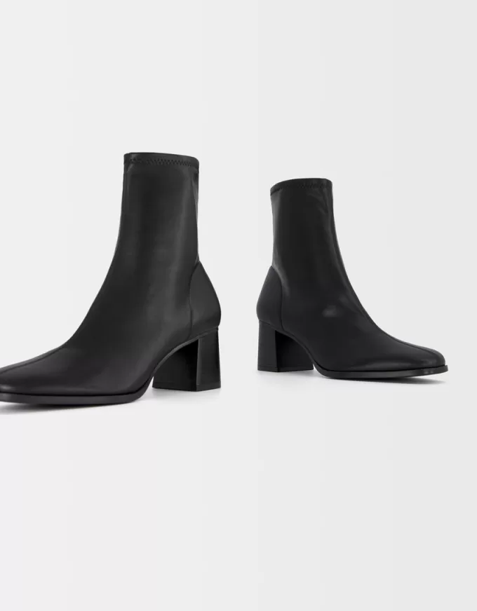 Fitted block-heel ankle boots Fitted block-heel ankle boots