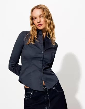 Fitted shirt with flared sleeves