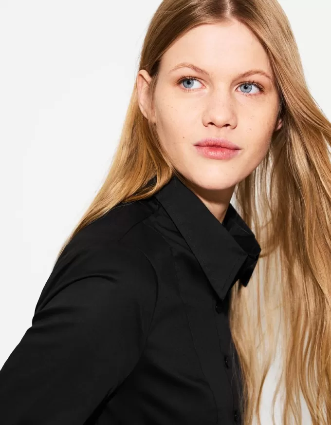 Fitted shirt with flared sleeves