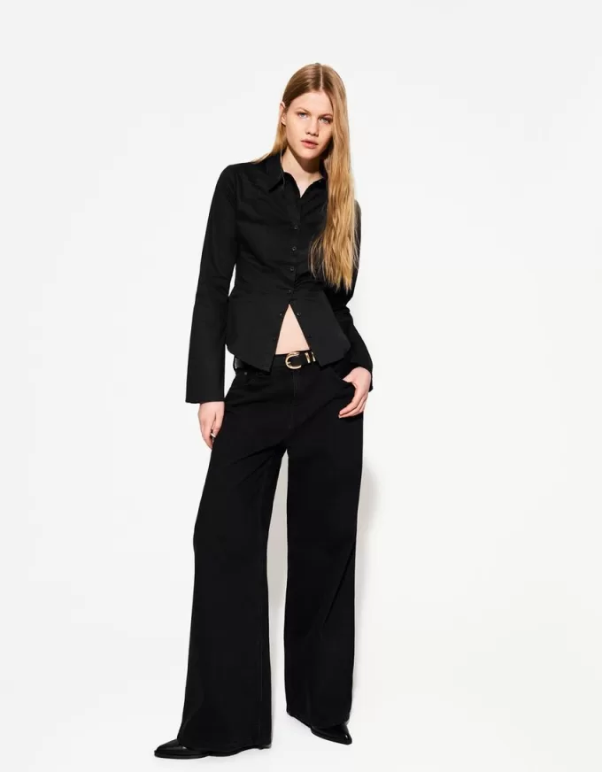 Fitted shirt with flared sleeves