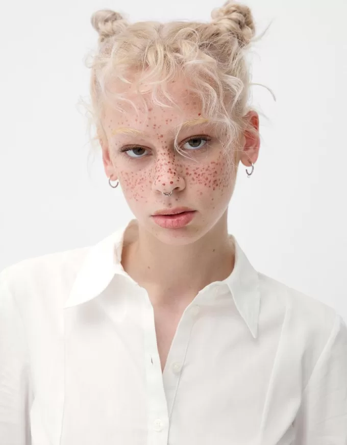 Fitted shirt with flared sleeves