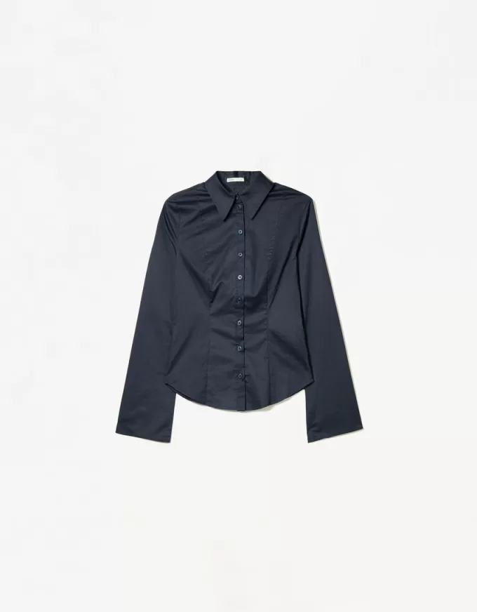 Fitted shirt with flared sleeves