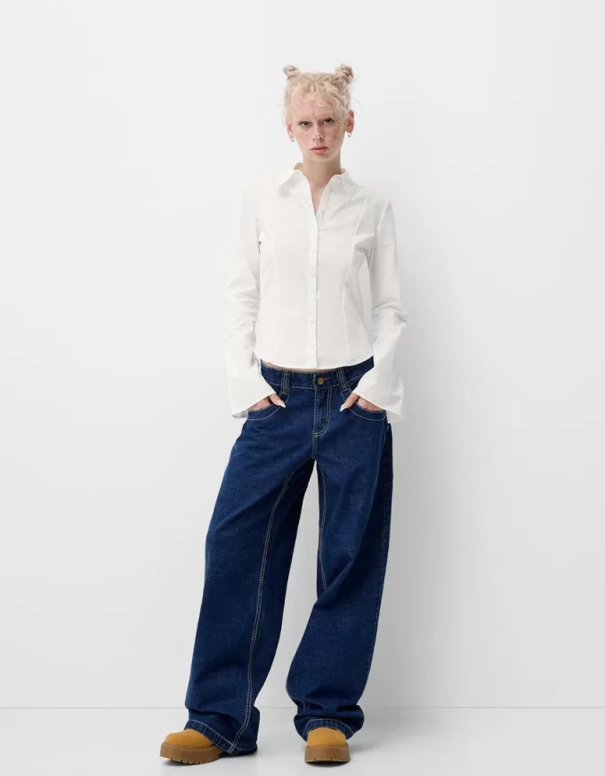 Fitted shirt with flared sleeves