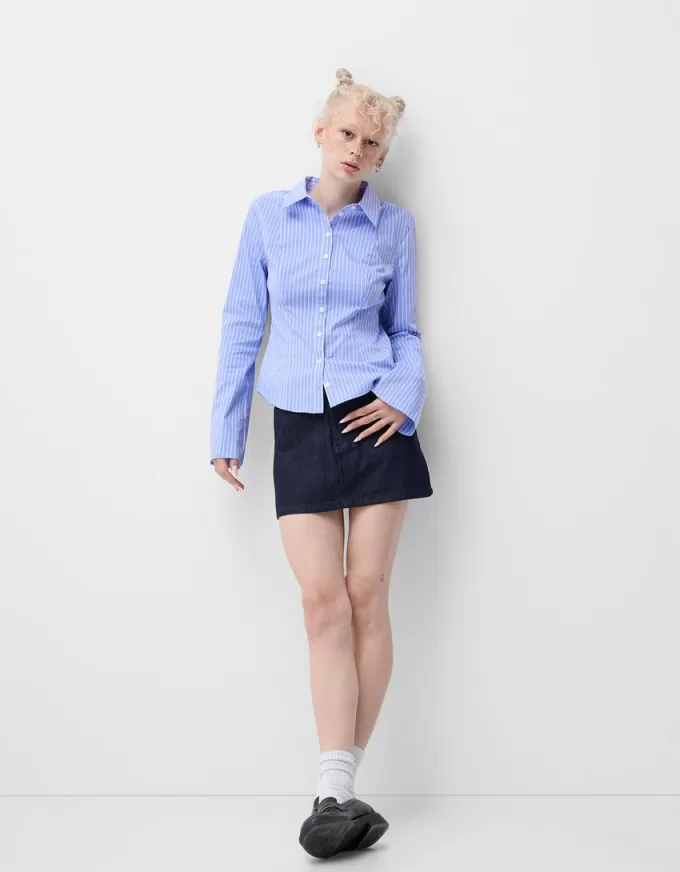 Fitted shirt with flared sleeves