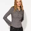 Fitted shirt with flared sleeves