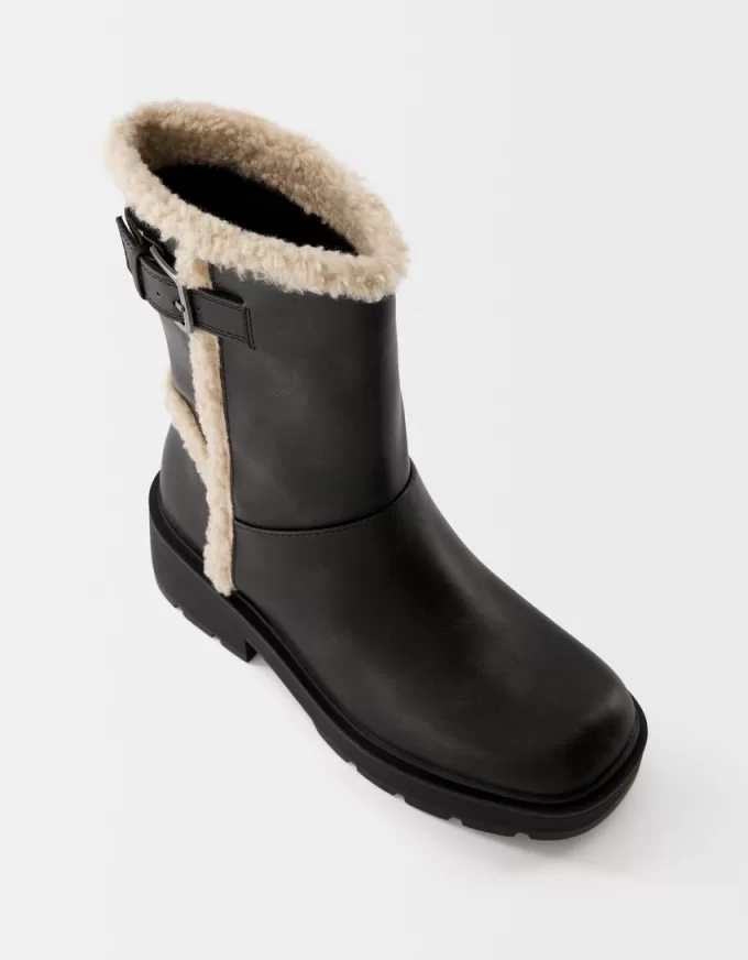 Flat ankle boots with faux shearling detail Flat ankle boots with faux shearling detail