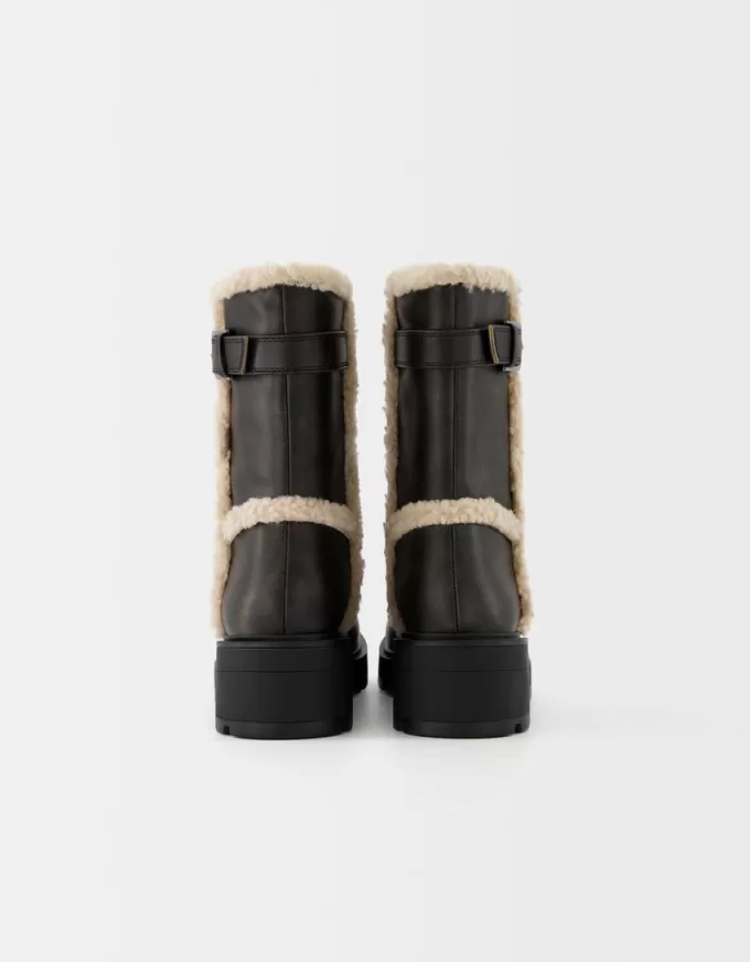 Flat ankle boots with faux shearling detail Flat ankle boots with faux shearling detail