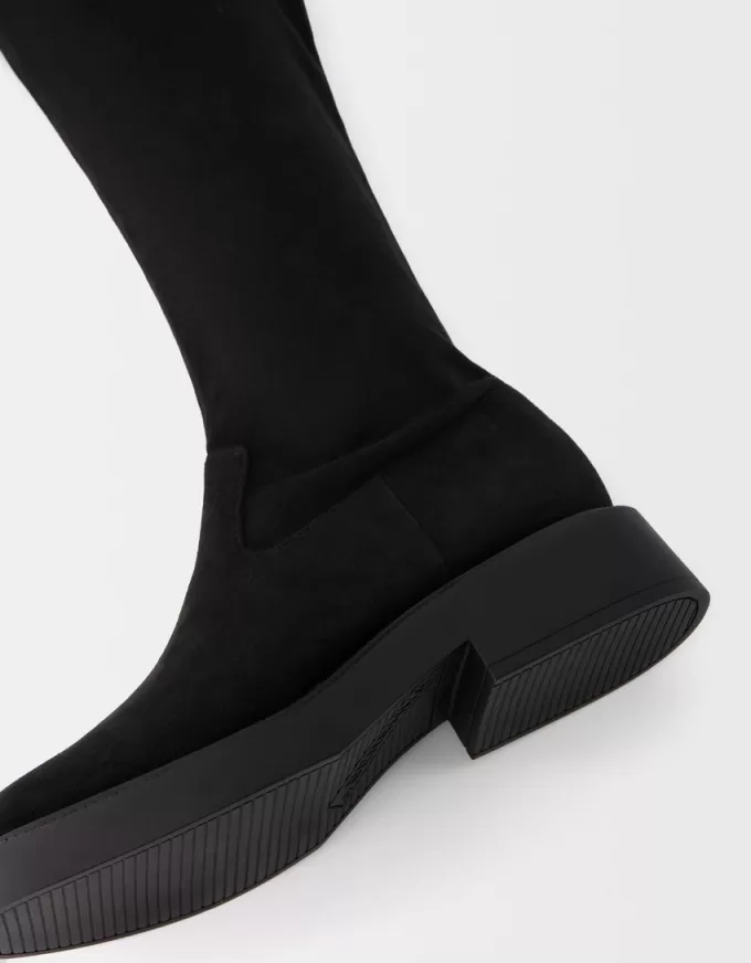 Flat fitted knee-high boots