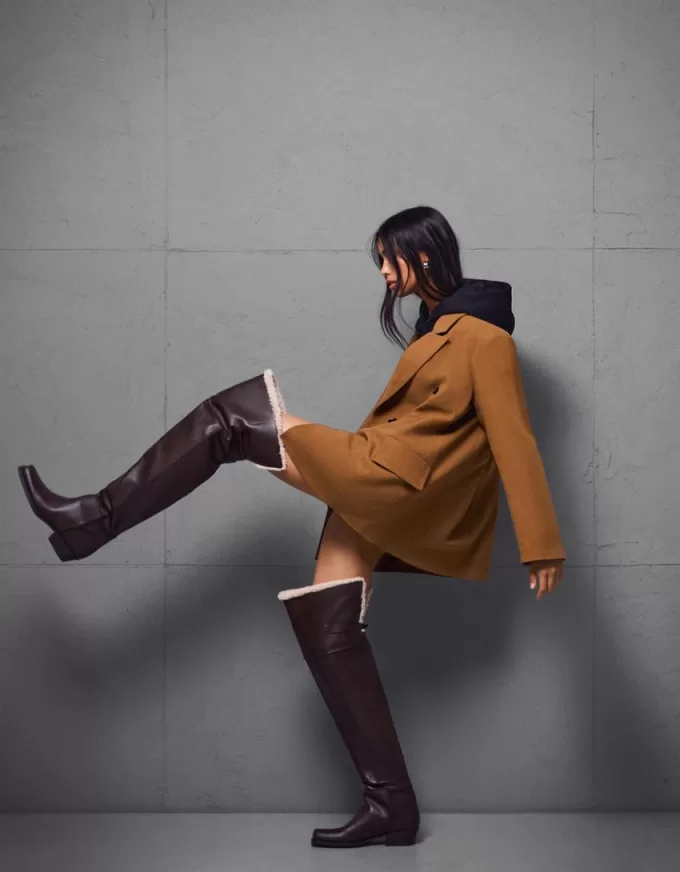 Flat over-the-knee boots