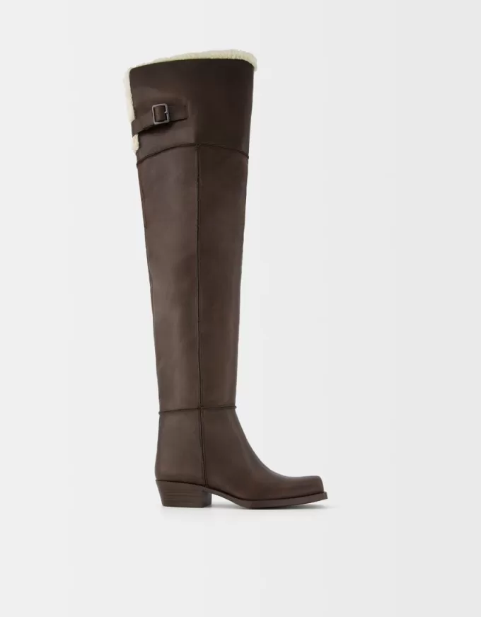 Flat over-the-knee boots