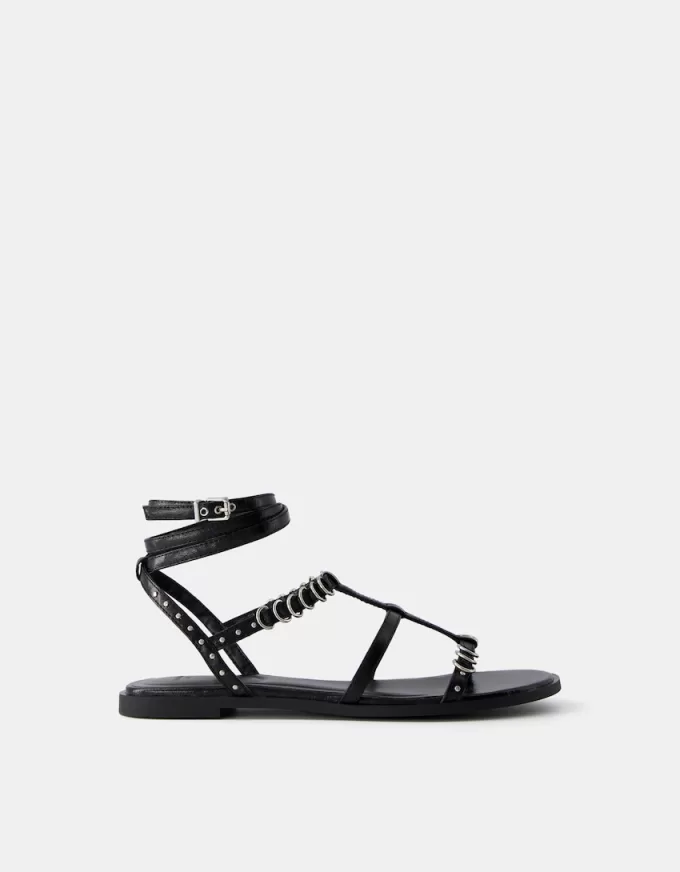 Flat sandals with ring details