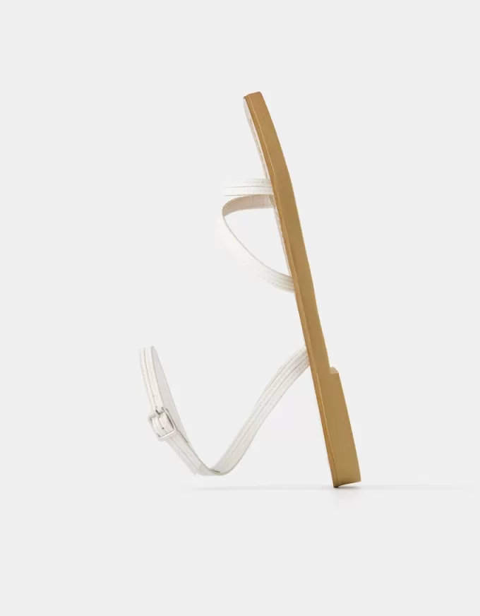 Flat sandals with straps Flat sandals with straps