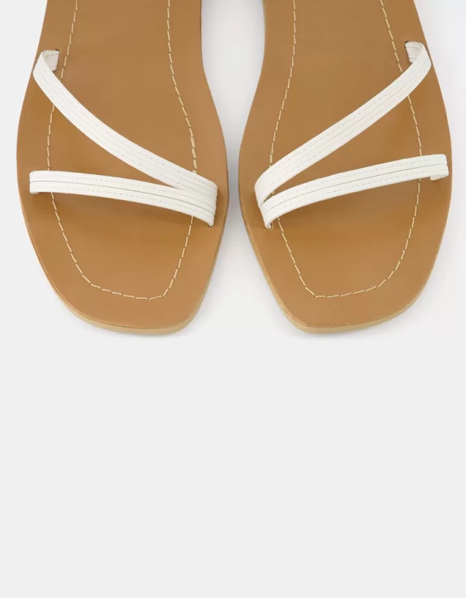Flat sandals with straps Flat sandals with straps