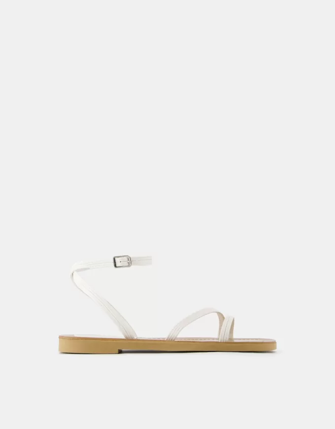 Flat sandals with straps Flat sandals with straps