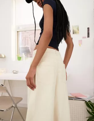 Flowing pants with darts