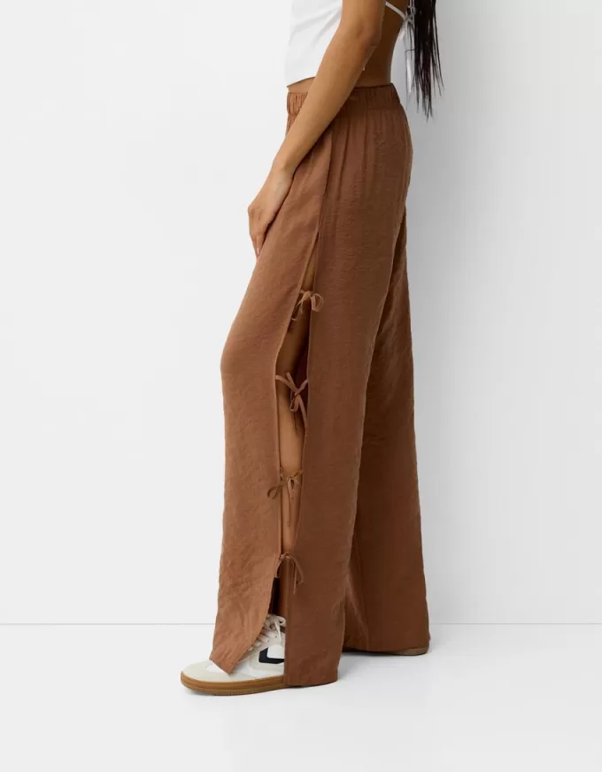 Flowing pants with side ties Flowing pants with side ties
