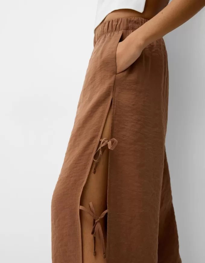 Flowing pants with side ties Flowing pants with side ties