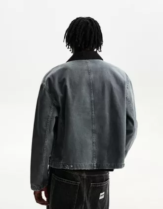 Jacket with contrasting collar