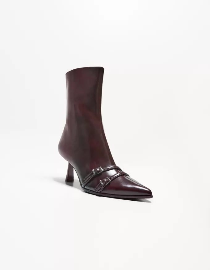 Kitten-heel ankle boots with buckles Kitten-heel ankle boots with buckles