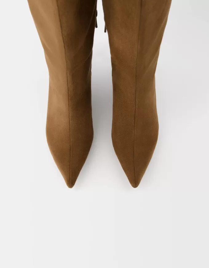 Kitten heel boots Kitten heel boots