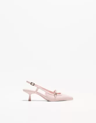 Kitten-heel shoes with buckle