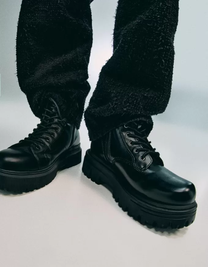 Lace-up platform ankle boots