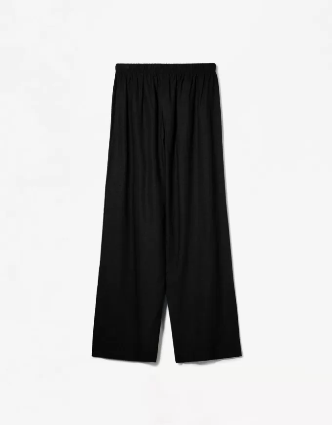 Linen blend pants with an elastic waistband