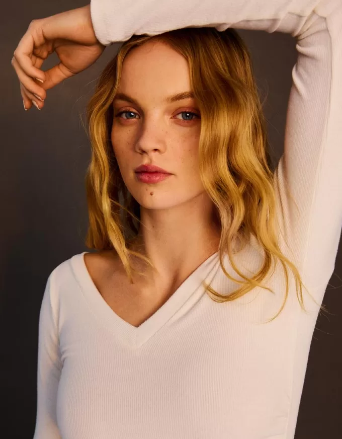 Long sleeve T-shirt with a gathered V-neck Long sleeve T-shirt with a gathered V-neck