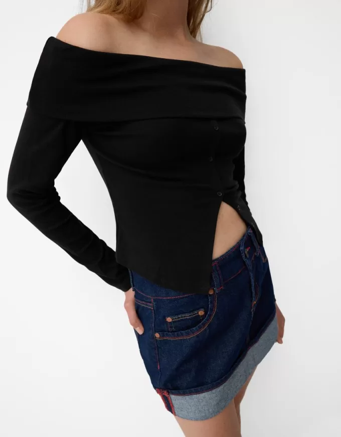 Long sleeve T-shirt with buttons Long sleeve T-shirt with buttons