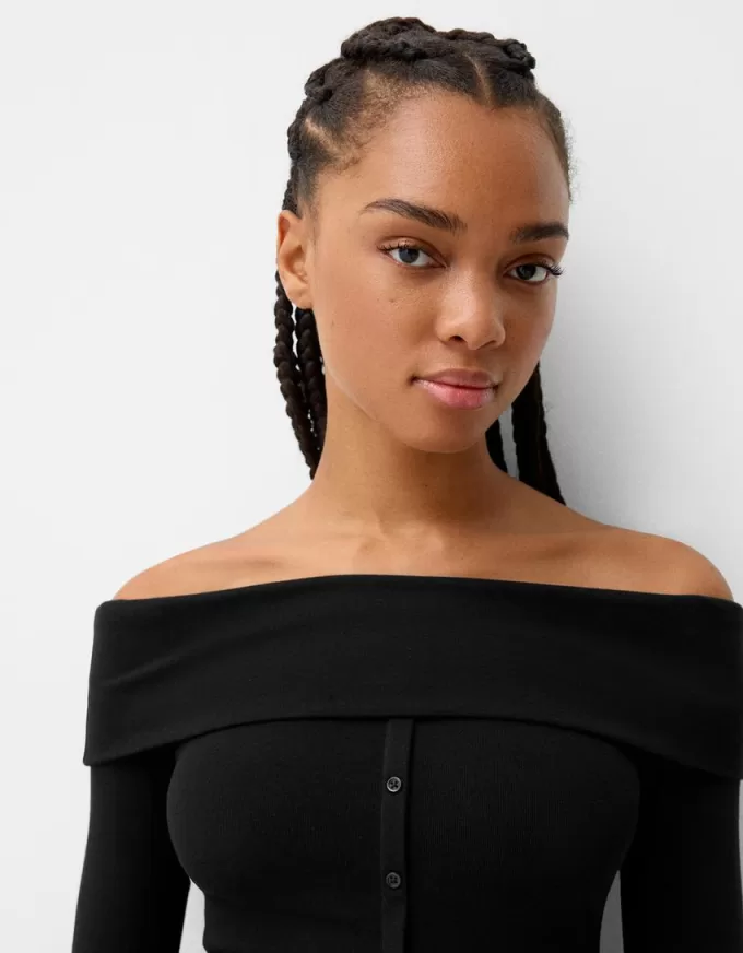 Long sleeve T-shirt with buttons Long sleeve T-shirt with buttons