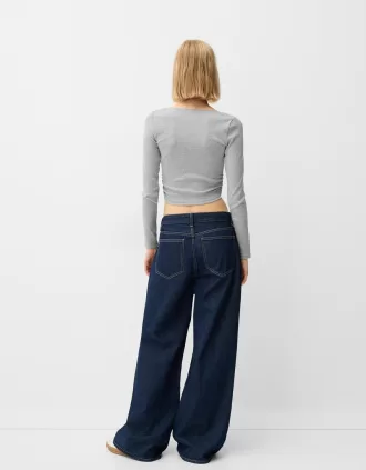 Long sleeve T-shirt with gathered sides